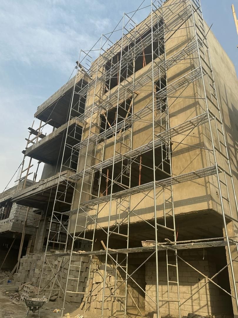 Immeuble résidentiel sur échafaudages